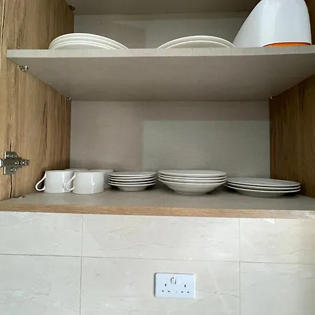 Gazde/Camere de închiriat R2 Rn Retreat *