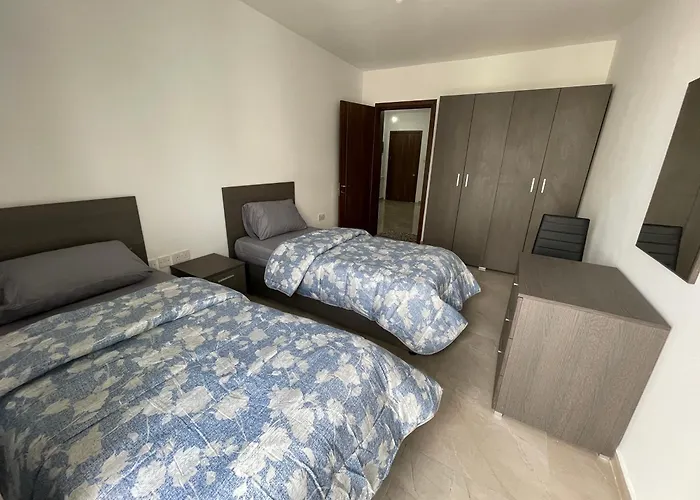 R2 Rn Retreat Homestay *